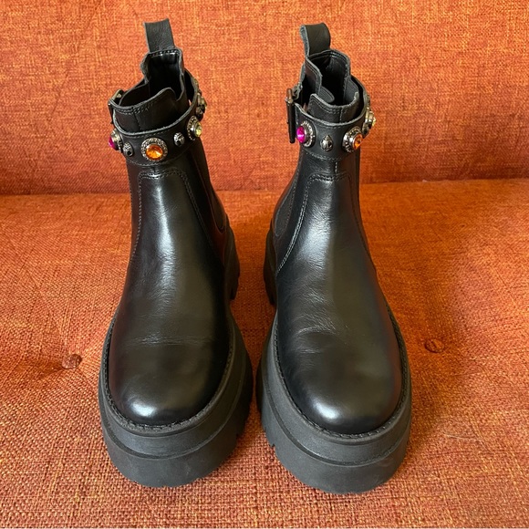 KURT GEIGER LONDON The Sawyer Chelsea Boot in Black Cow Leather - Picture 5 of 12